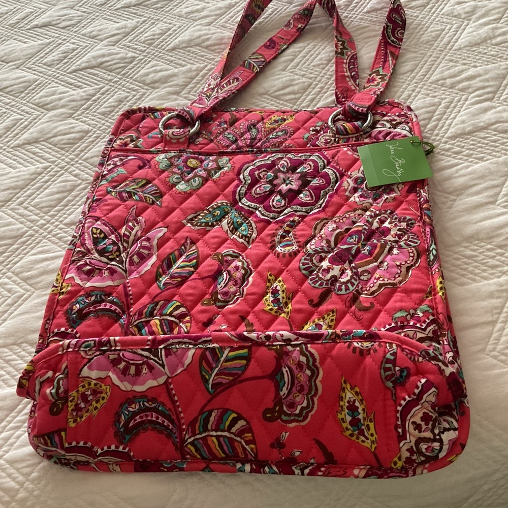 Brand new, never used VERA BRADLEY TOTE. (1 of 2)